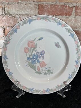 Illusions by Excel Center Stage 10.5” Floral Pastel Dinner Plates
